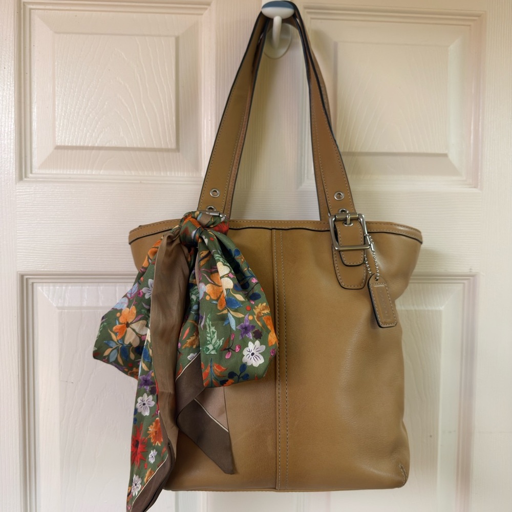 Vintage Coach Hampton Tote, style #9572 (2005)